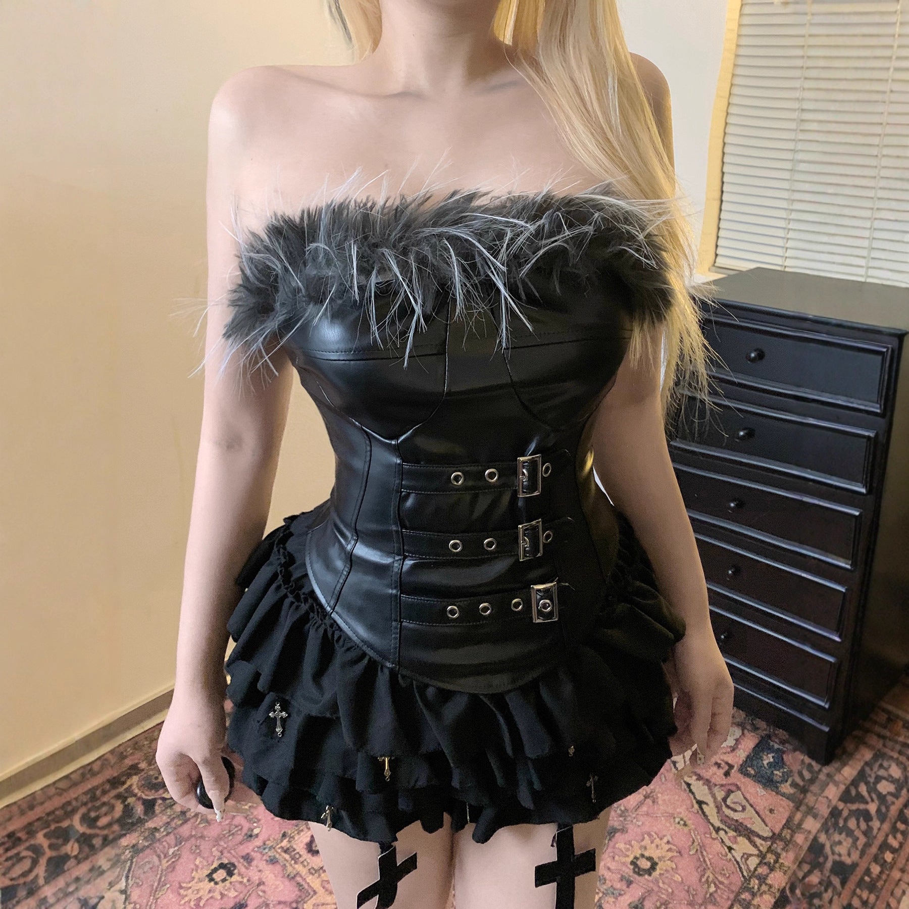 Sexy Mink Collar Leather Bustier with Metal Buckle and Splicing Design, Waist-Cinching Fitted Short Crop Top